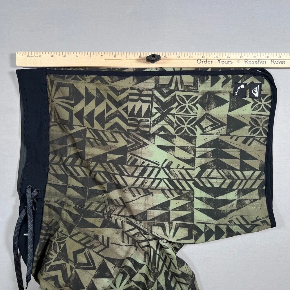 Quiksilver Hawaii Mens SurfSilk Boardshorts Size 40 Green Tribal Swim Trunks